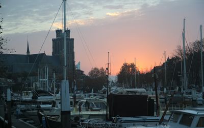 Dordrecht — 10 zonsondergang Grote Kerk Dordrecht acht minuten later.jpg