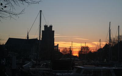 Dordrecht — 15 zonsondergang Grote Kerk Dordrecht, een dag later.jpg