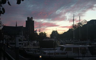 Dordrecht — 1 zonsondergang Grote Kerk Dordrecht.jpg