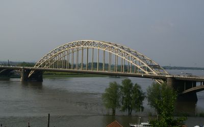 Nijmegen — 2013.05.30.180936 Waalbrug Nijmegen NL.jpg