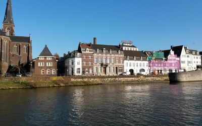 Zaandam — 20150312 Maastricht; Wyck seen from jetty between Sint-Servaasbrug and Wilhelminabrug 03.jpg