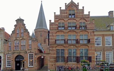 Zutphen — 20160917 Pelikaanstraat Drogenapsteeg Drogenapstoren Zaadmarkt Zutphen.jpg