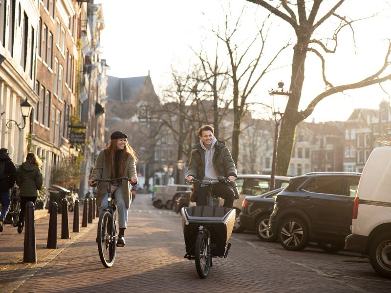 Auto’s, grachten en gevaren: hoe overleef je het Amsterdamse verkeer?
