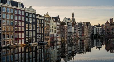 Zo houd je je bank fris in een druk Amsterdams huishouden