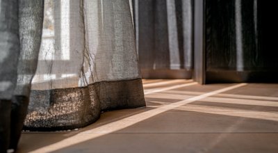 Van huis naar thuis: slimme keuzes in gordijnen en keukenraambekleding