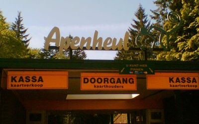Apeldoorn — Bord kassa Apenheul.jpg