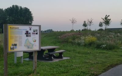 Zoetermeer — Buytenpark Informatiebord en Picknicktafel - panoramio.jpg