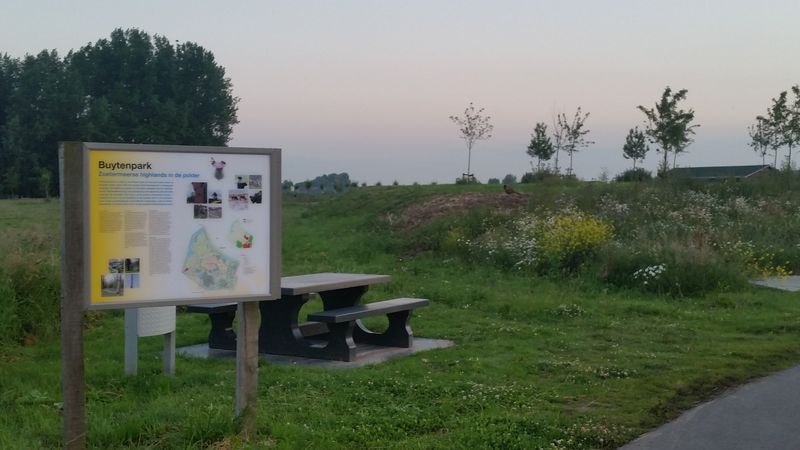 Zoetermeer — Buytenpark Informatiebord en Picknicktafel - panoramio.jpg
