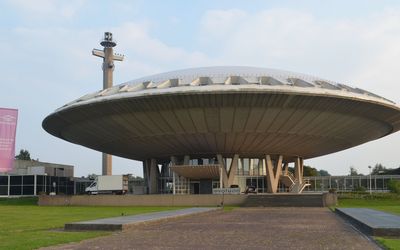 Eindhoven — Cmglee Evoluon side.jpg