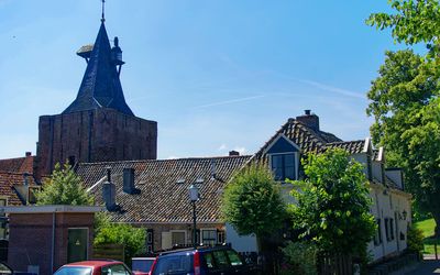 Harderwijk — Elburg - Noorderwal - View on Town Gate 'Vischpoort'.jpg