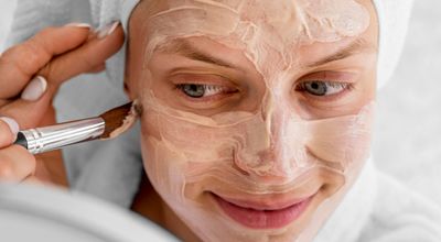 Fruitzuurpeeling in Hilversum: verfijnde huidverbetering met oog voor balans