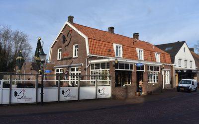 Almere — Gasterij De Kemphaan Willibrordstraat 10-12, Middelbeers.jpg