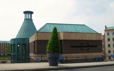 Helmond — Gemeentemuseum Helmond.jpg