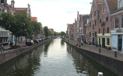 Alkmaar — Gracht in Alkmaar.jpg