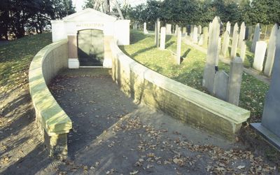 Heerenveen — Grafmonument Familie Van Limburg Stirum in Oranjewoud, 11-12-1991, signatuur 69125.jpg