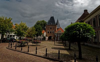 Kampen — Kampen - Koornmarkt - View NE towards 14th Century Koornmarktspoort.jpg