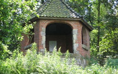 Oldenzaal — Koepel op Tankenberg.jpg