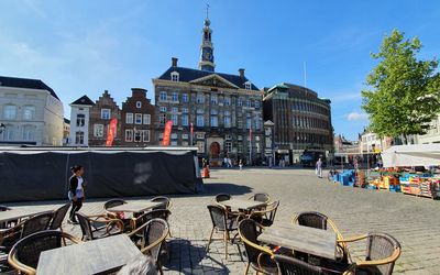 Den Bosch — Markt en Stadhuis 's-Hertogenbosch.jpg