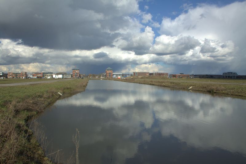 Dronten — Op het braakliggend industrieterrein te zuid-westen van de Meerpaal in Houten.jpg