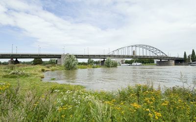 Arnhem — Overzicht van de John Frostbrug over de Nederrijn - Arnhem - 20420263 - RCE.jpg