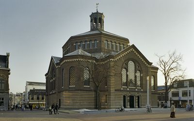 Purmerend — Overzicht van de kerk op de kaasmarkt - Purmerend - 20420474 - RCE.jpg