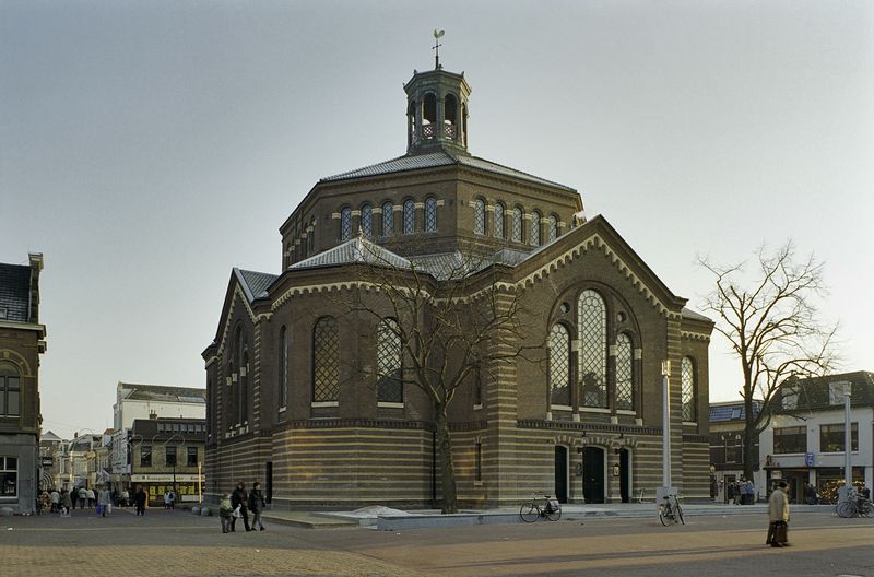 Purmerend — Overzicht van de kerk op de kaasmarkt - Purmerend - 20420474 - RCE.jpg