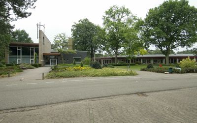 Harderwijk — Overzicht van de voorzijde met bijgebouw, gezien vanaf de openbare weg - Harderwijk - 20419564 - RCE.jpg