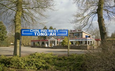 Zeist — Overzicht van het Chinees Indisch restaurant Tong Ah op de hoek van de Amersfoortseweg en de Panweg - Zeist - 20534821 - RCE.jpg