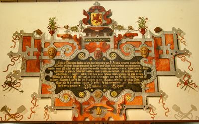 Dordrecht — Plaque of the Muntersgilde (Coin Guild) in the Grote kerk (Dordrecht).jpg