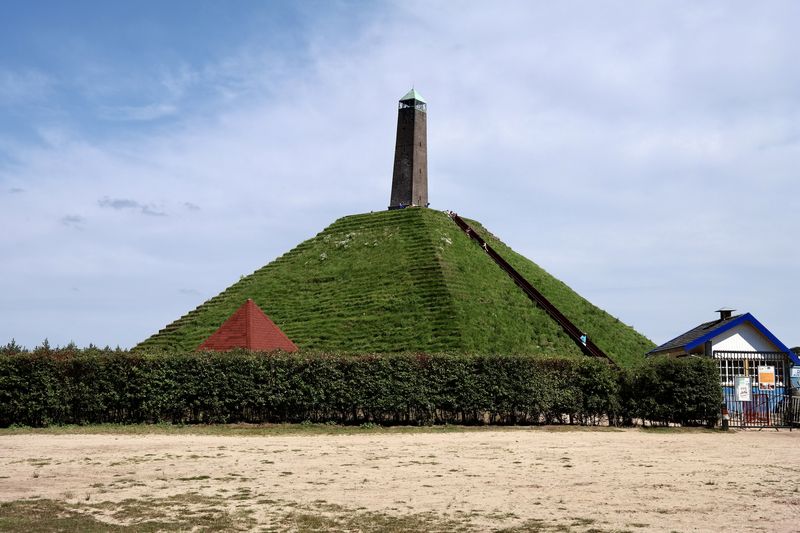 Zeist — Pyramide van Austerlitz 2015.jpg