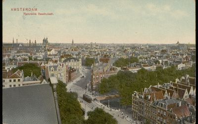 Amsterdam — Raadhuisstraat, panorama, gezien vanaf de Westertoren, op de voorgrond de Westermarkt. Uitgave Dr. Trenkler Co. Leipzig, Afb PBKD00294000007.jpg
