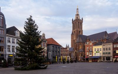 Roermond — Roermond, de Sint-Christoffelkathedraal RM32552 vanaf de Markt (met RM520533 en 4 en 32566) IMG 30652019-12-29 09.51.jpg
