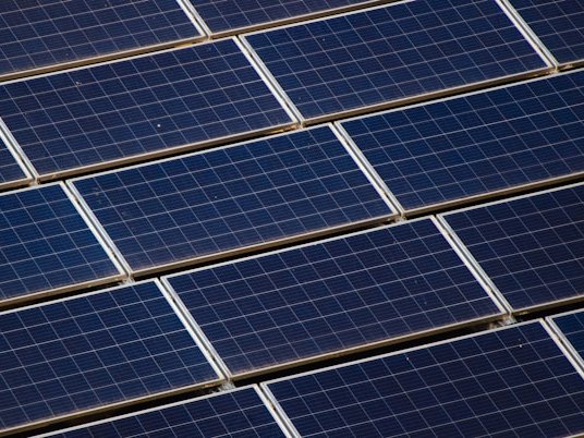 Het dak van jouw bedrijf – of een ander oppervlak - als unieke energie-opwekker