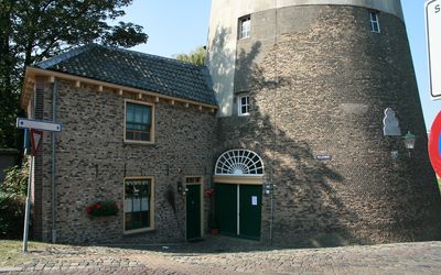 Schie-Dam — Schiedam molen De Drie Koornbloemen met woning.jpg