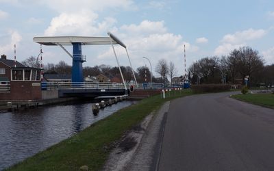 Hoogeveen — Smilde, de Venhoopsbrug over de Drentse Hoofdvaart positie2 foto6 2016-04-09 14.11.jpg