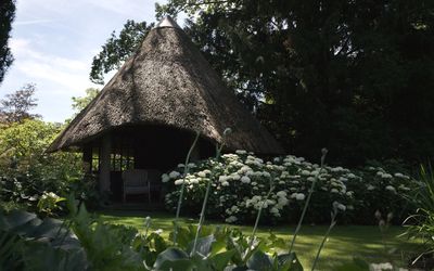 Hof van Twente — Tuinhuisje bij kasteel Twickel.jpg