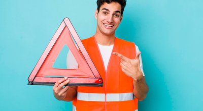 Verkeersregelaars inhuren in Rotterdam: wat moet u weten voor een soepele en veilige situatie?