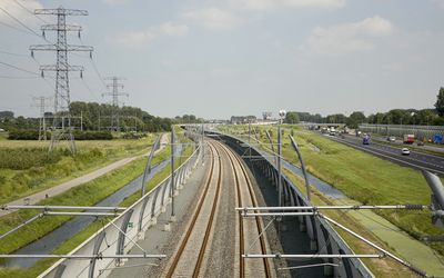 Tiel — Viaduct over de Betuwelijn bij Tiel, afslag Tiel - Tiel - 20409656 - RCE.jpg