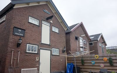 Dijk en Waard — Voormalige koolschuren Dorpsstraat 162-166, Broek op Langedijk.jpg