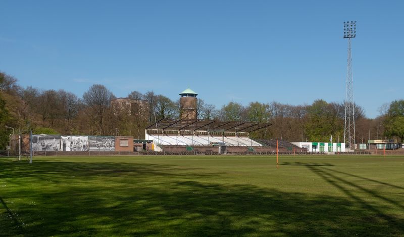 Wageningen — Wageningen, het voetbalstation de Wageningse Berg van de voormalige betaaldvoetbal club FC Wageningen IMG 9131 2019-04-19 12.11.jpg