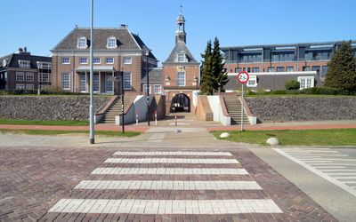 Tiel — Waterpoort Tiel. Waalkade 1647 Poorttoren.jpg