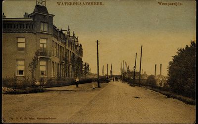 Helmond — Weesperzijde, Watergraafsmeer, ter hoogte van de latere Berlagebrug. In het verschiet Blookers Cacaofabriek, Afb PRKBB00203000001.jpg