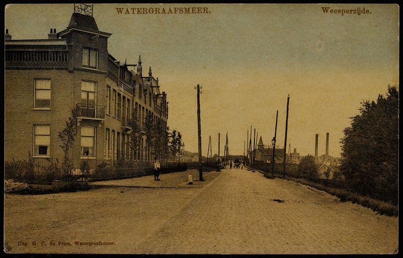 Helmond — Weesperzijde, Watergraafsmeer, ter hoogte van de latere Berlagebrug. In het verschiet Blookers Cacaofabriek, Afb PRKBB00203000001.jpg