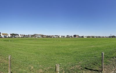 Beverwijk — Wijk aan Zee - Zeecroft - Panorama of Dorpsweide.jpg