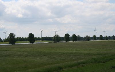 Waalwijk — Windmolens overzicht.JPG