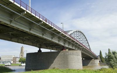Arnhem — Zicht op gedeelte van de John Frostbrug - Arnhem - 20420299 - RCE.jpg
