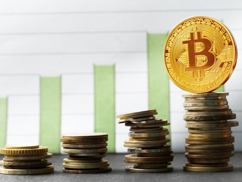 From “Free Bitcoins” to Real Insight: Understanding Blockchain News Media