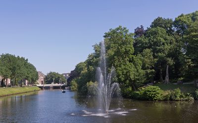 Zwolle — Zwolle, fontein in Stadsgracht bij Museum de Fundatie foto4 2016-06-05 10.03.jpg