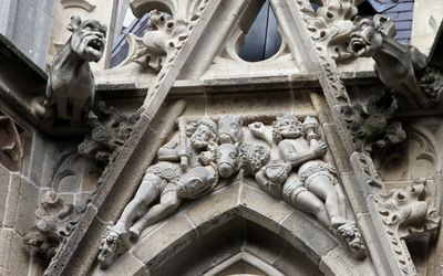Den Bosch — 's-Hertogenbosch-Sint-Janskathedraal-18-Ostchor-Skulpturen-2010-gje.jpg