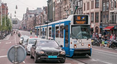 Leren autorijden in Amsterdam is iets anders dan elders